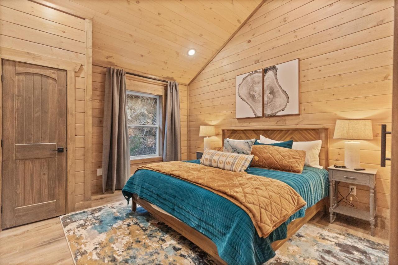 Chalet Mins To Gburg Sleeps 8 Hot Tub Arcade Area Pool
