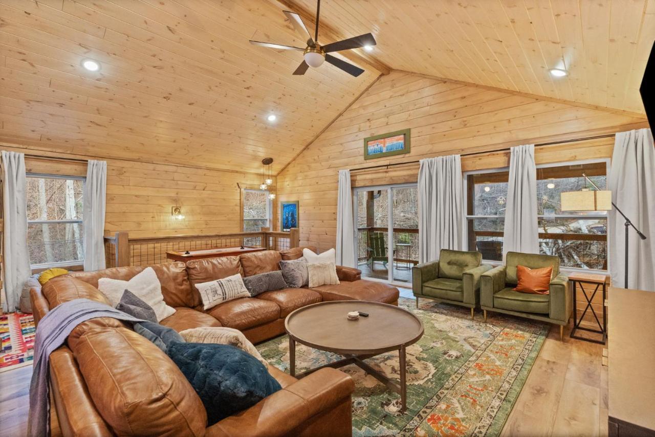Mins To Gburg Sleeps 8 Hot Tub Arcade Area Pool Chalet Gatlinburg