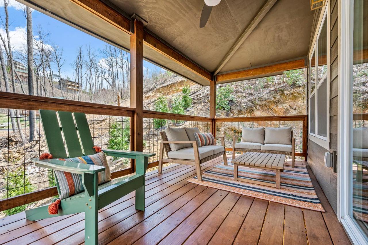 Mins To Gburg Sleeps 8 Hot Tub Arcade Area Pool Chalet