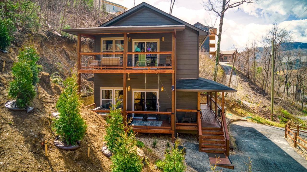 Chalet Mins To Gburg Sleeps 8 Hot Tub Arcade Area Pool *