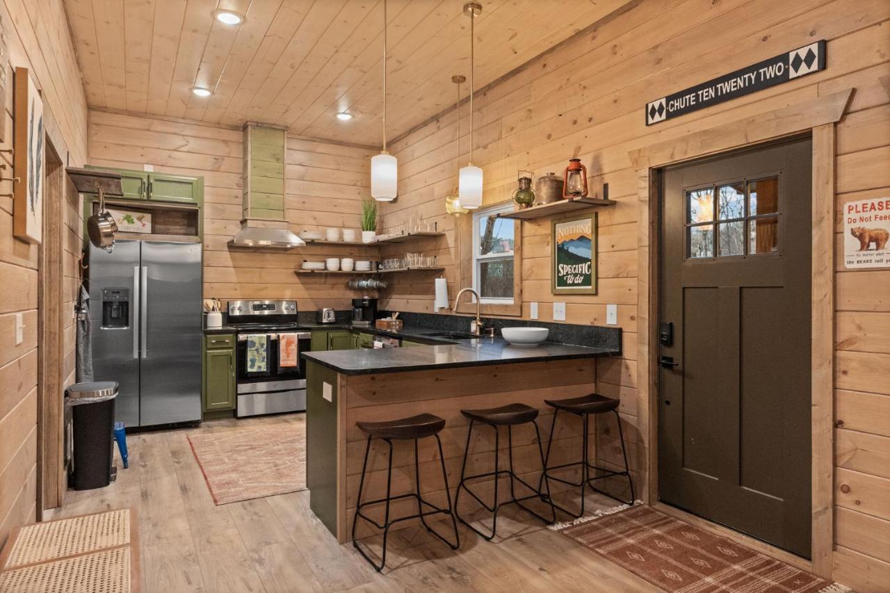Mins To Gburg Sleeps 8 Hot Tub Arcade Area Pool *