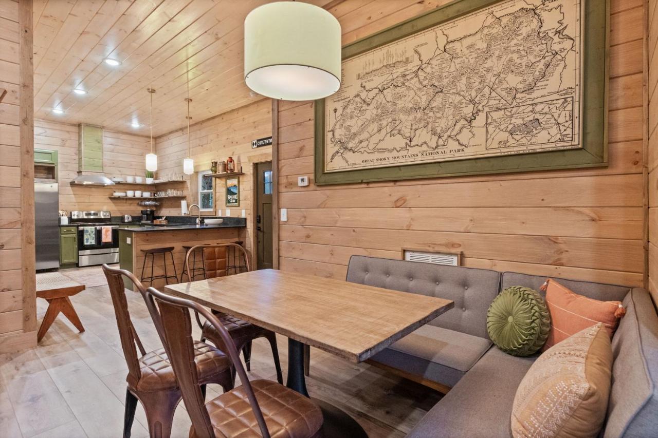 Mins To Gburg Sleeps 8 Hot Tub Arcade Area Pool