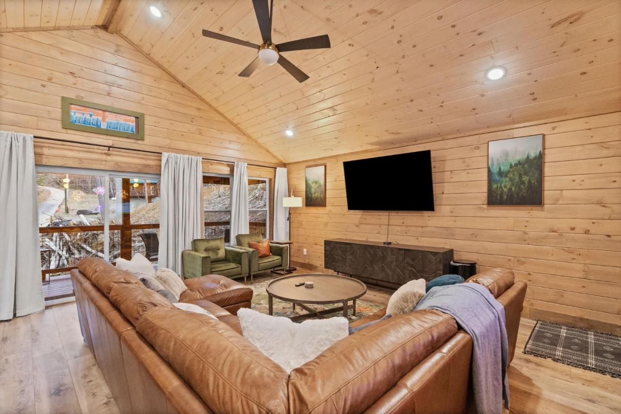 Mins To Gburg Sleeps 8 Hot Tub Arcade Area Pool Chalet *