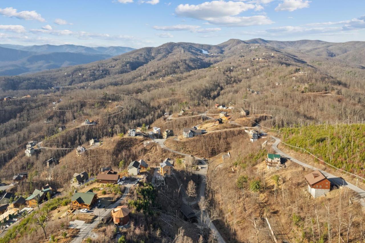Chalet Mins To Gburg Sleeps 8 Hot Tub Arcade Area Pool