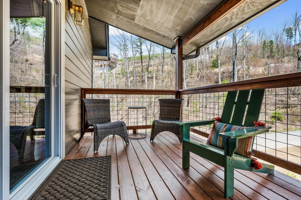 Mins To Gburg Sleeps 8 Hot Tub Arcade Area Pool Chalet Gatlinburg