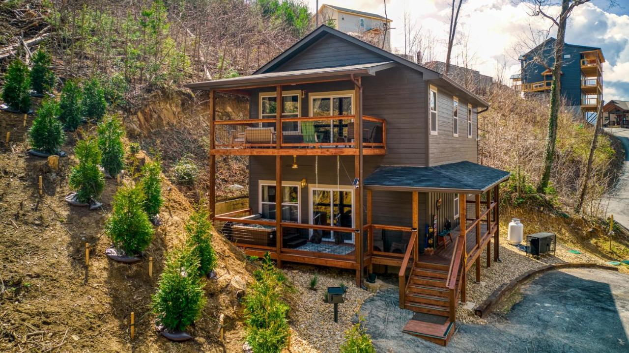 Mins To Gburg Sleeps 8 Hot Tub Arcade Area Pool Gatlinburg