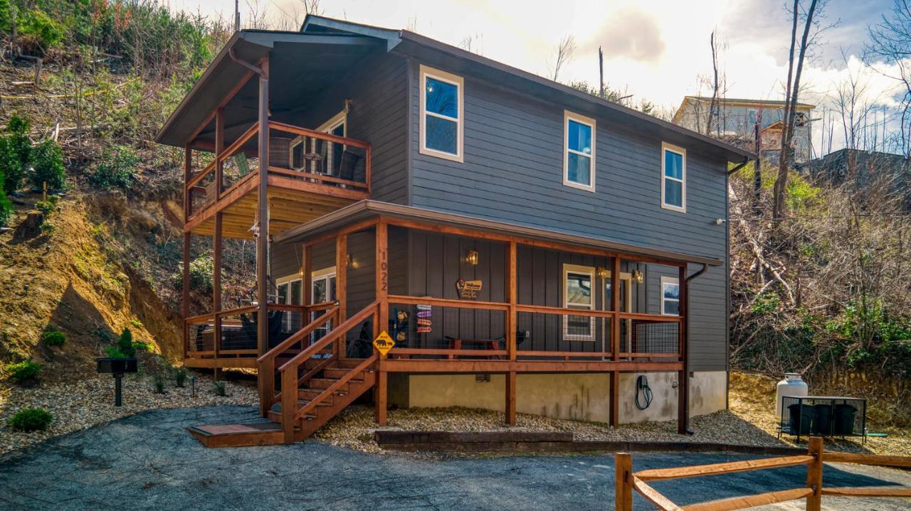 Mins To Gburg Sleeps 8 Hot Tub Arcade Area Pool Chalet