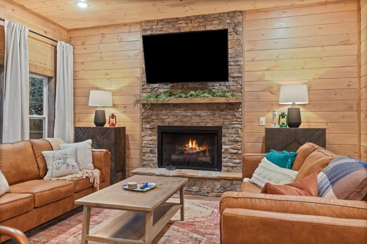 Mins To Gburg Sleeps 8 Hot Tub Arcade Area Pool
