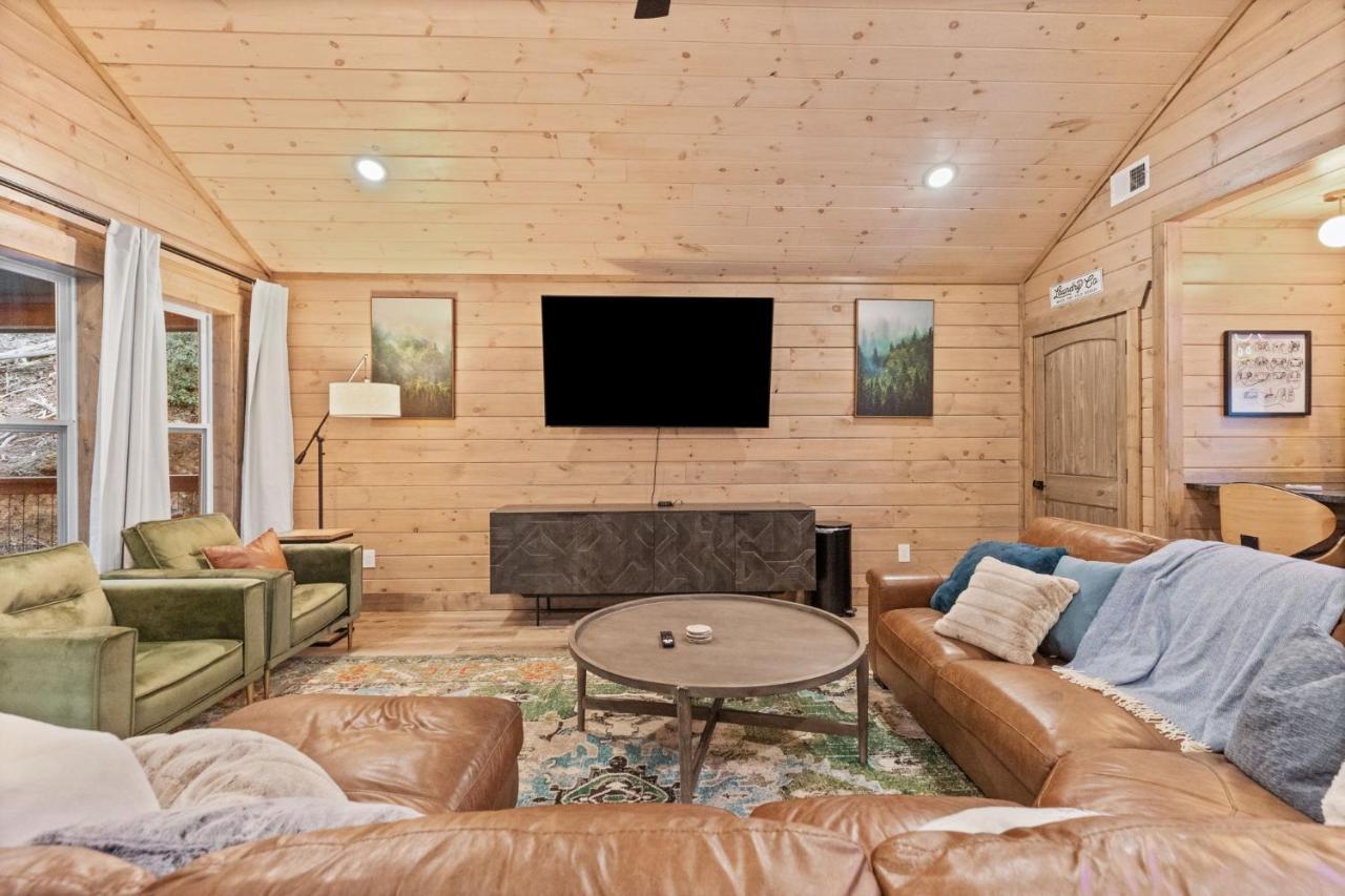 Chalet Mins To Gburg Sleeps 8 Hot Tub Arcade Area Pool Gatlinburg