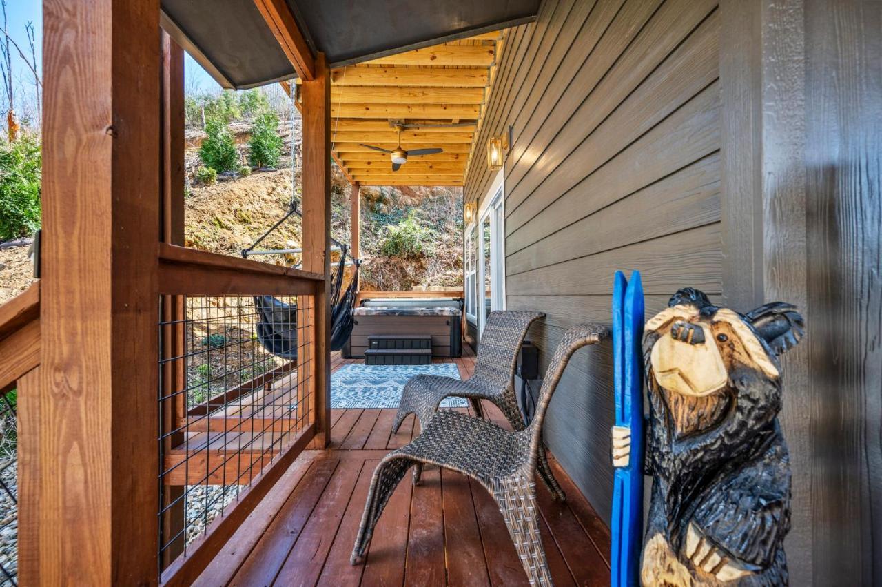 Mins To Gburg Sleeps 8 Hot Tub Arcade Area Pool Gatlinburg