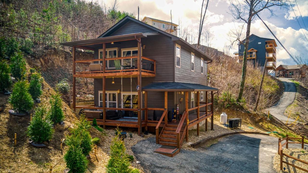 Mins To Gburg Sleeps 8 Hot Tub Arcade Area Pool Chalet