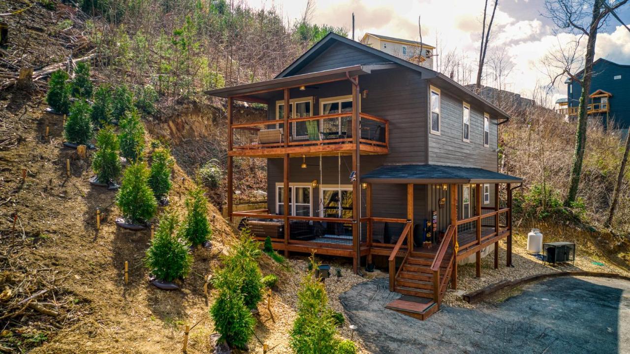 Chalet Mins To Gburg Sleeps 8 Hot Tub Arcade Area Pool *