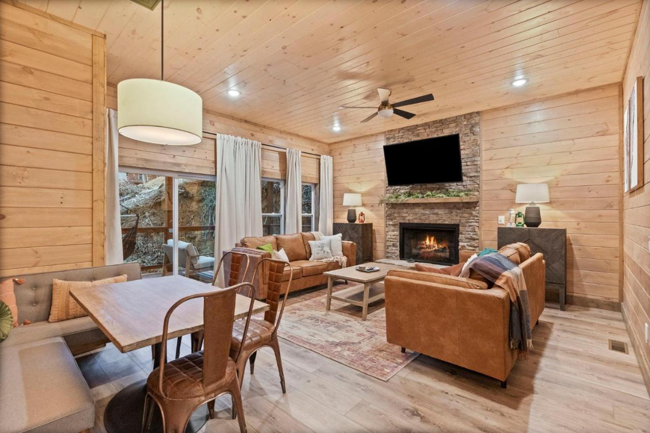 Mins To Gburg Sleeps 8 Hot Tub Arcade Area Pool Gatlinburg