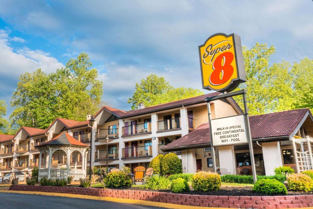 Super 8 By Wyndham Downtown At Convention Center Hotel