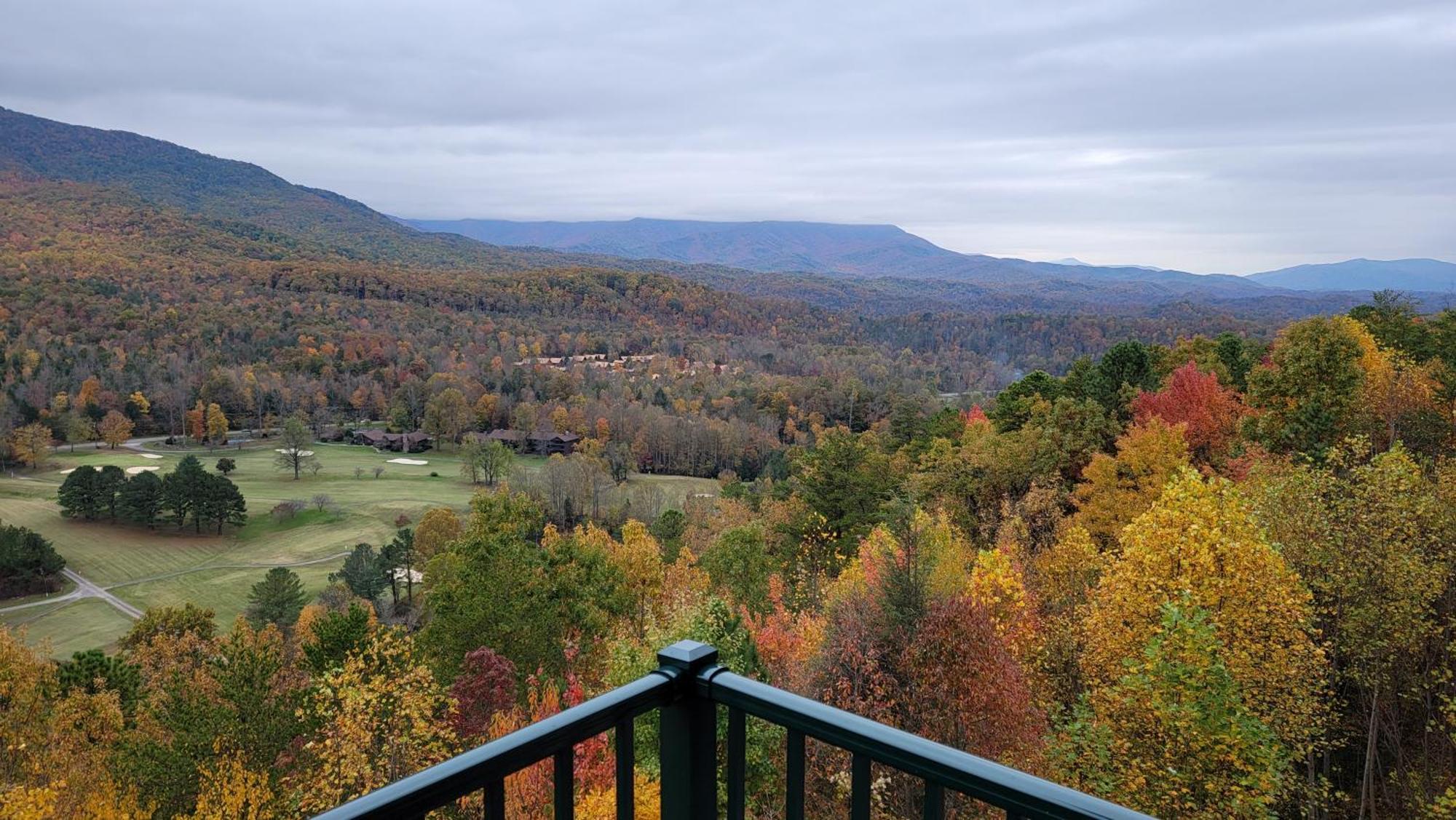 Cozy Cub, Breath Taking Mtn Views, Indoor Pool * Gatlinburg