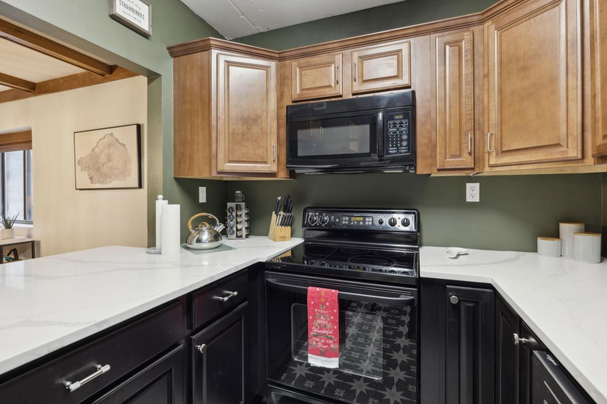 Modern With Pool Table, Balcony & Access To 3 Pools *