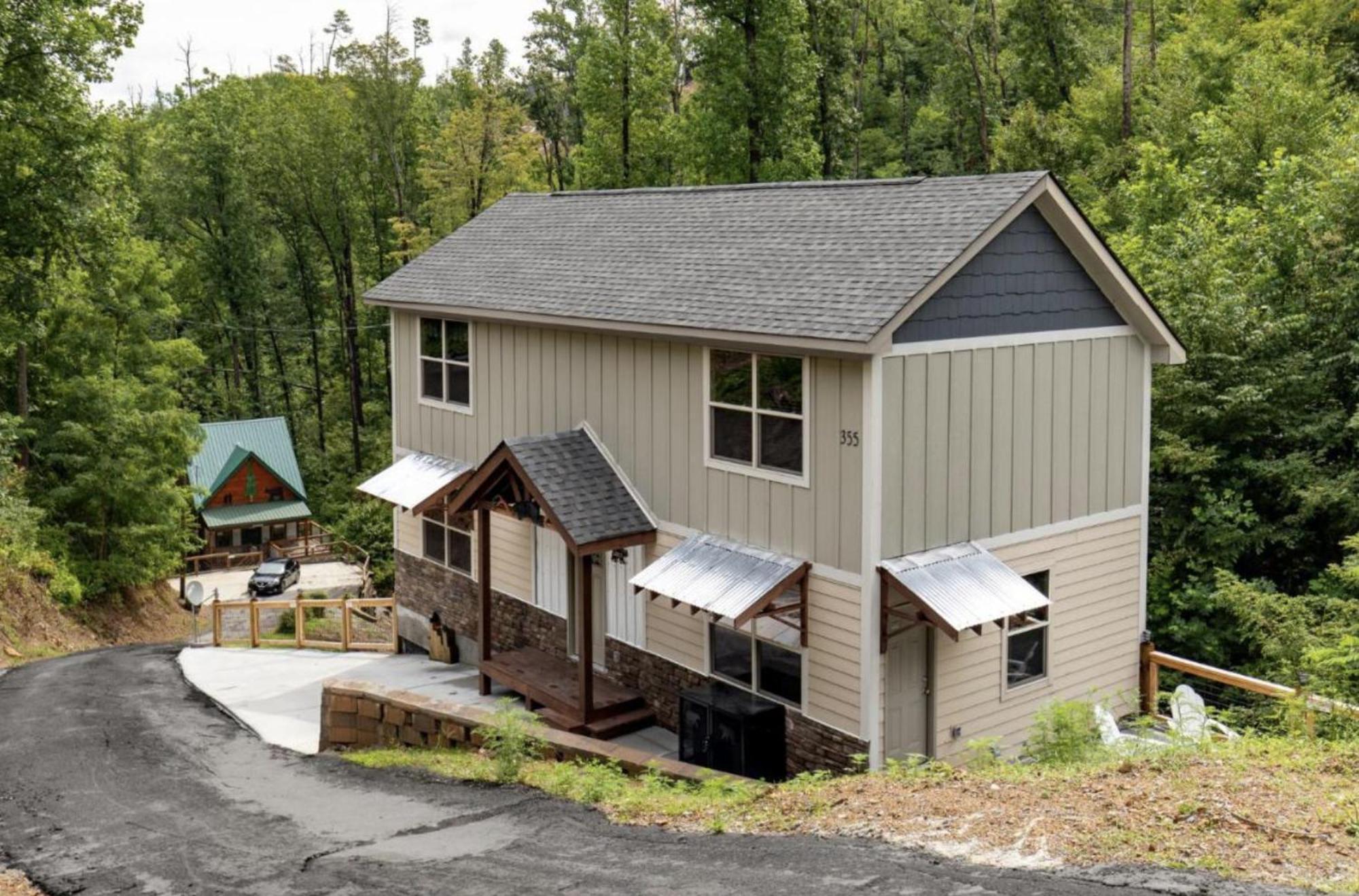 Holiday home Falling Brook - Cozy Creekside With Hot Tub, Game Loft & Dog-friendly Comfort Gatlinburg