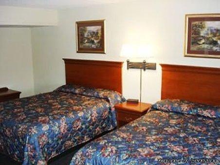 Super 8 By Wyndham Downtown At Convention Center 3*