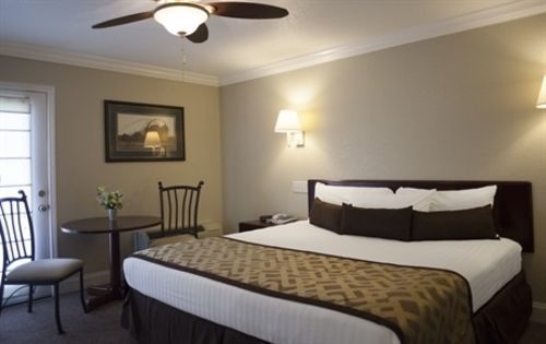 Chalet Inn Hotel 2*
