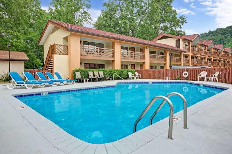 Super 8 By Wyndham Downtown At Convention Center Hotel 3*