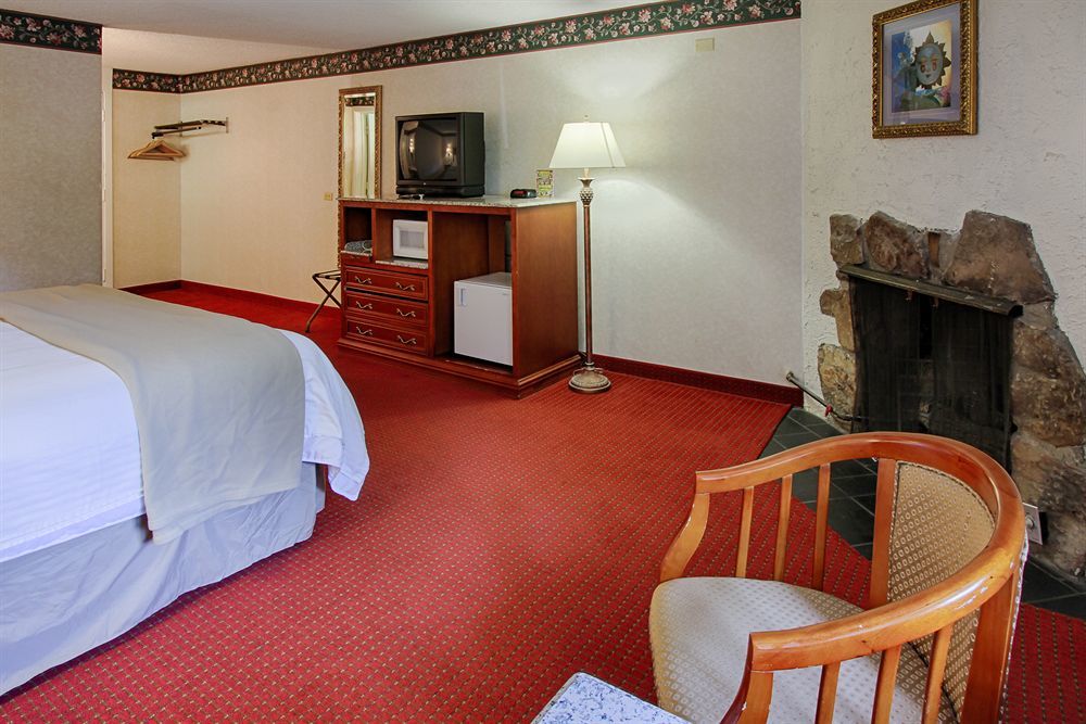 Hotel River Edge 2*