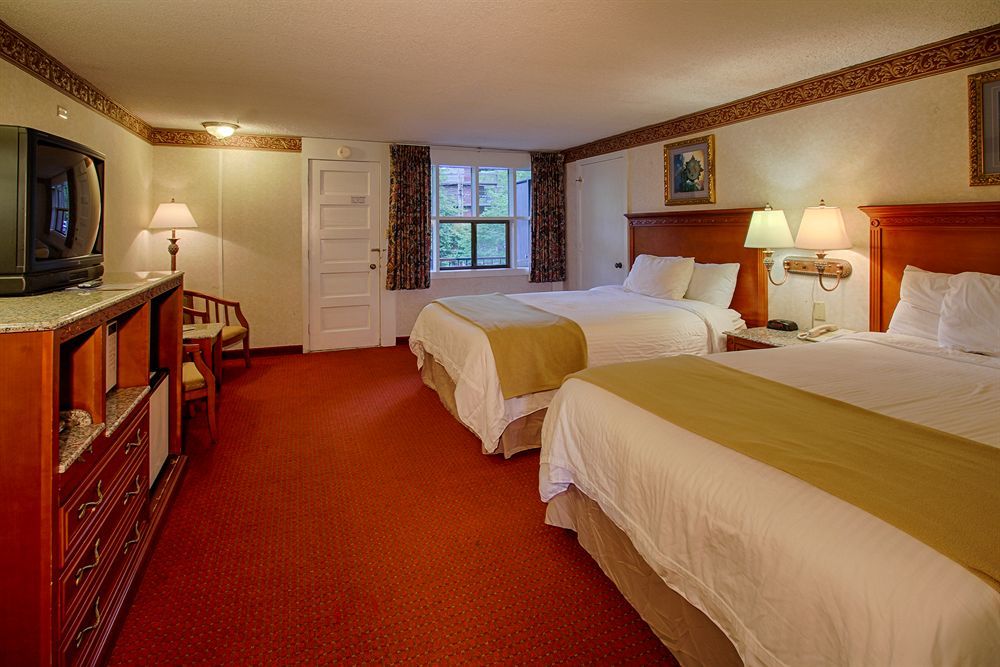 Hotel River Edge 2*