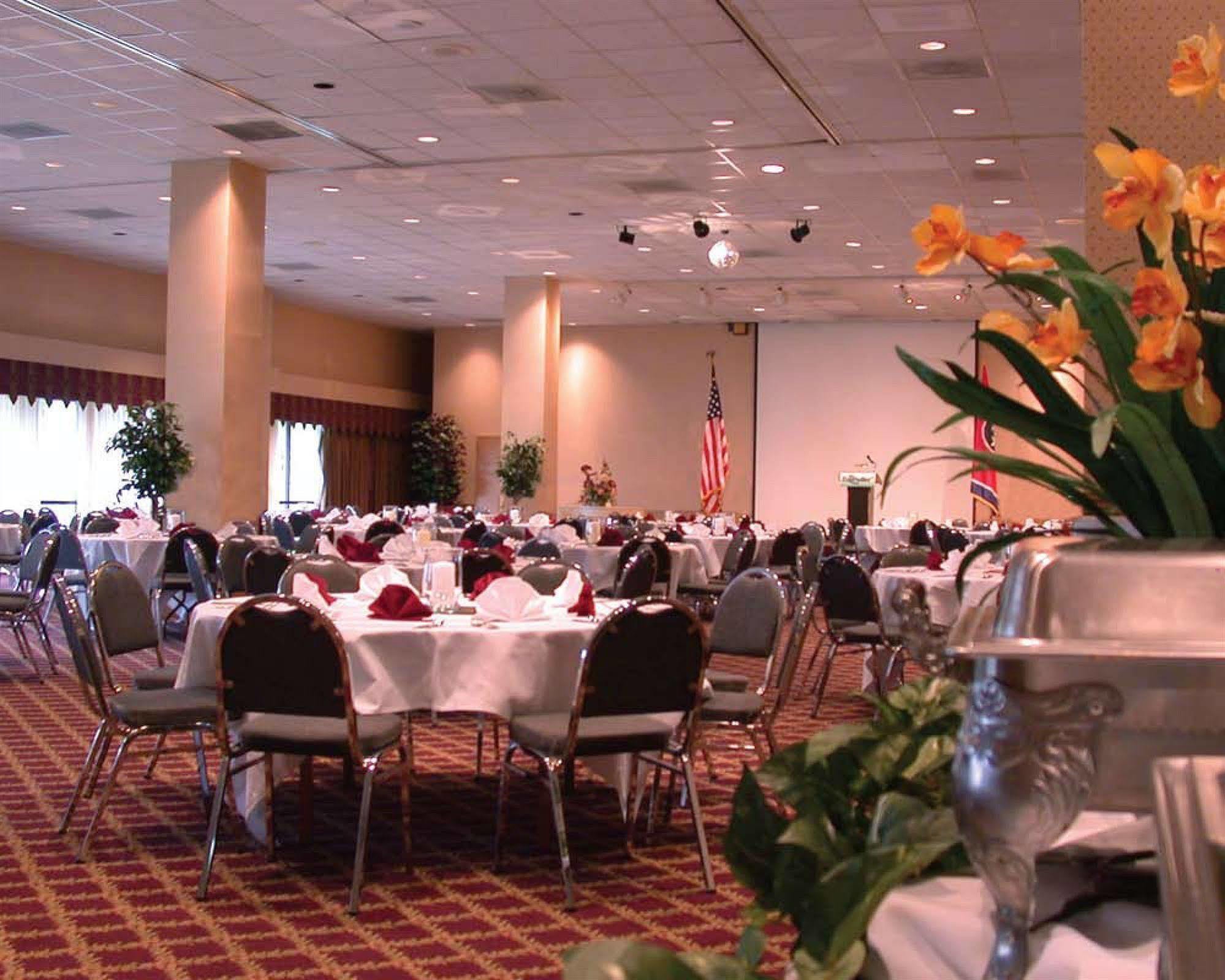 Edgewater And Conference Center Hotel