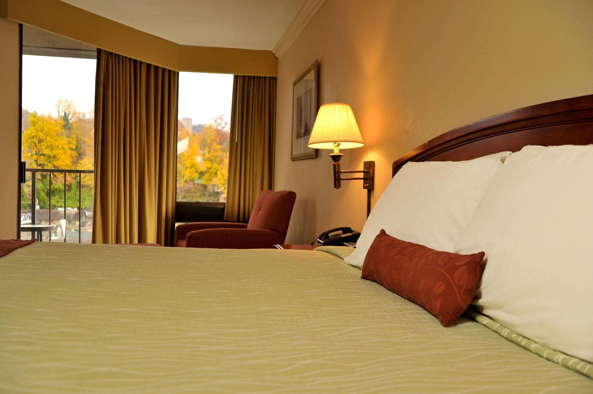 Edgewater And Conference Center Hotel Gatlinburg
