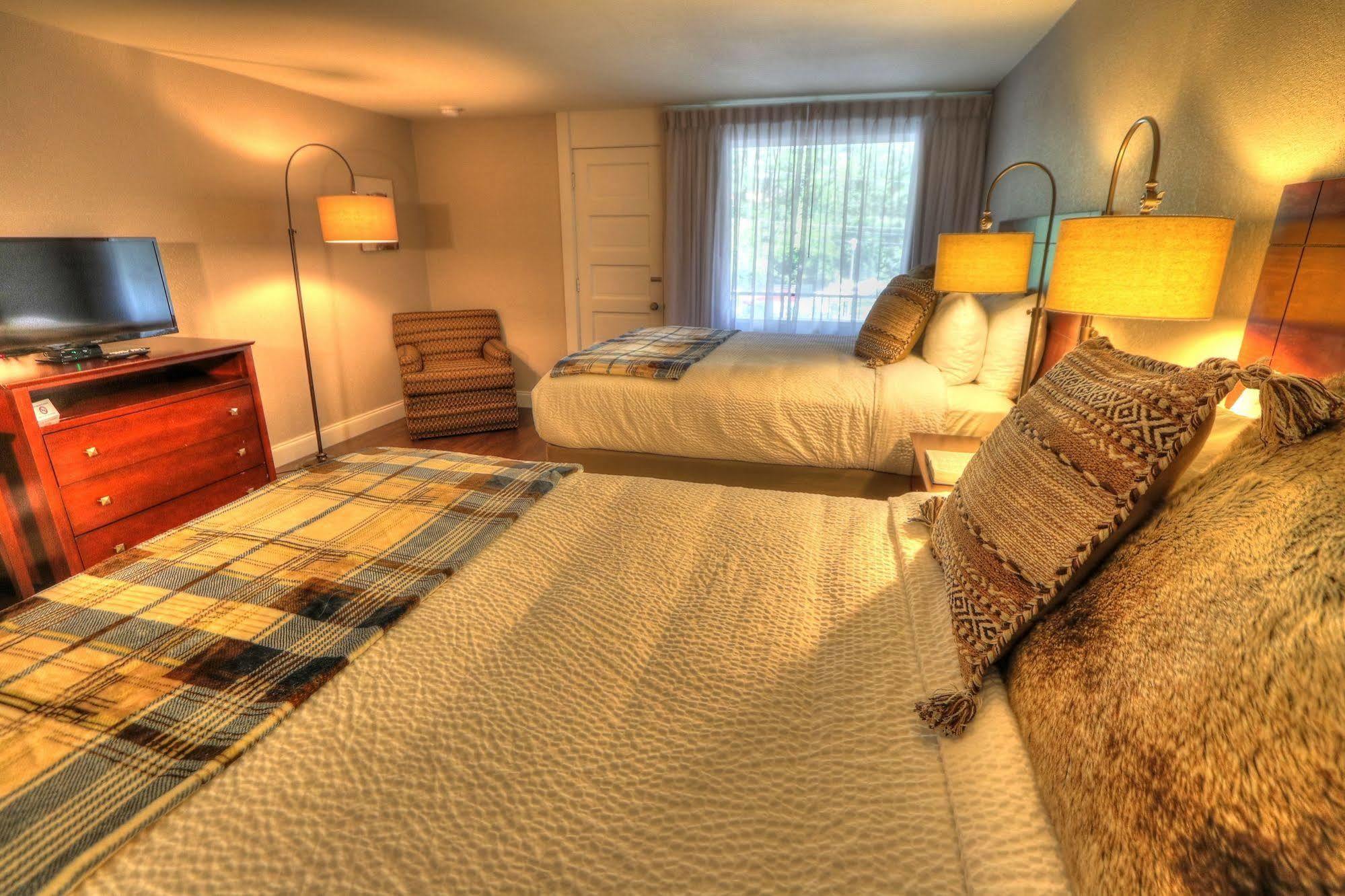 Hotel River Edge 2*