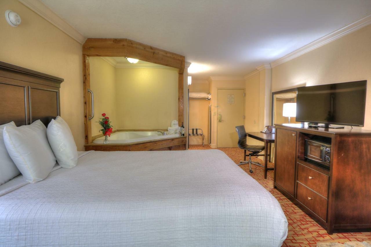 Edgewater And Conference Center Hotel