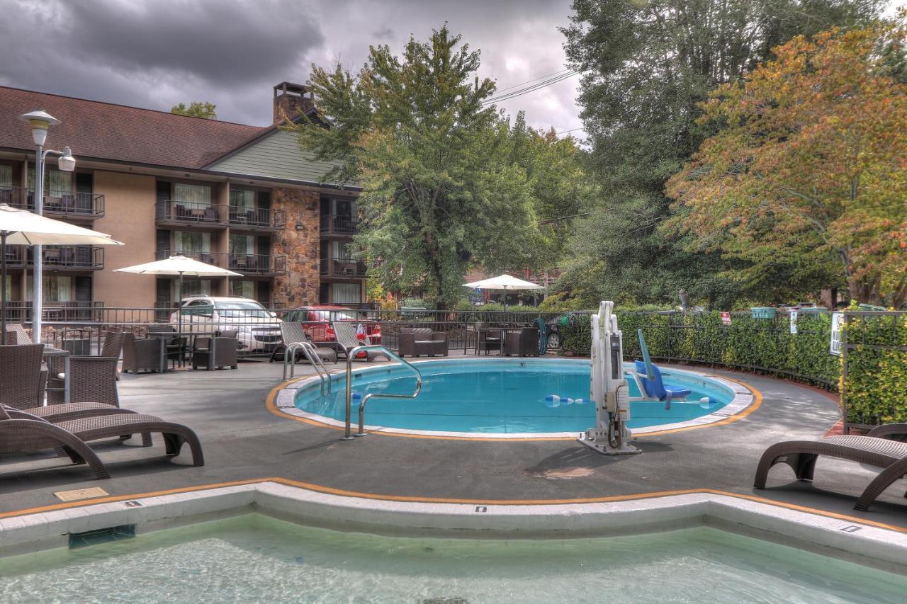 Hotel River Edge 2*