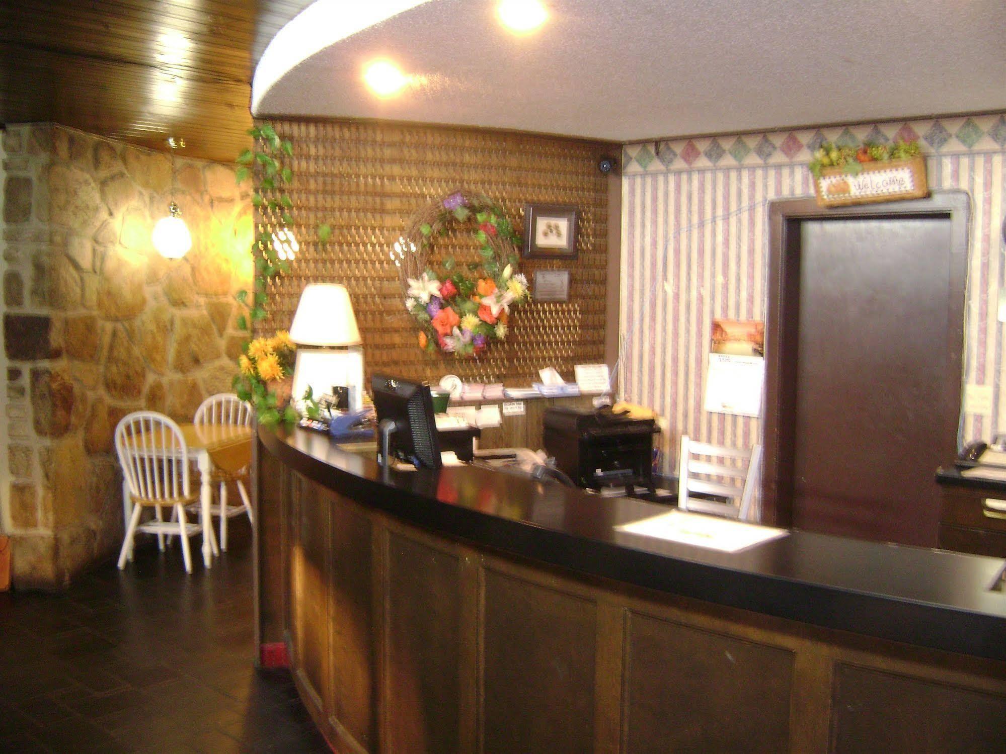 Hotel River Edge 2*