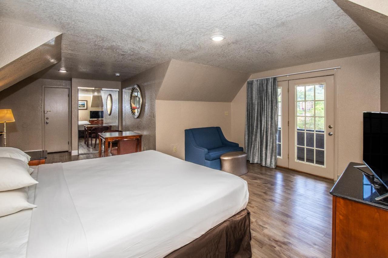 Chalet Inn Hotel
