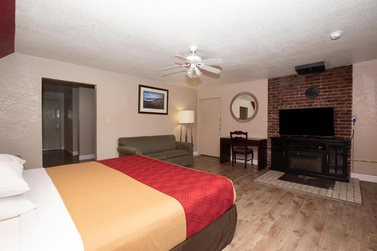 Chalet Inn Hotel 2*